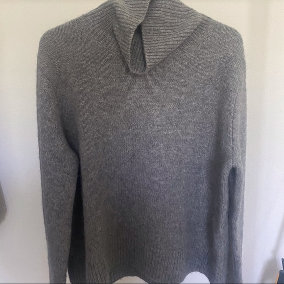 Aritzia cashmere sweater - Picture 1 of 3